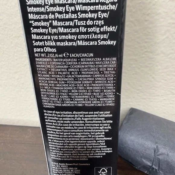 Bobbi Brown Indestructible Duo Mascara - Black - Picture 5 of 5